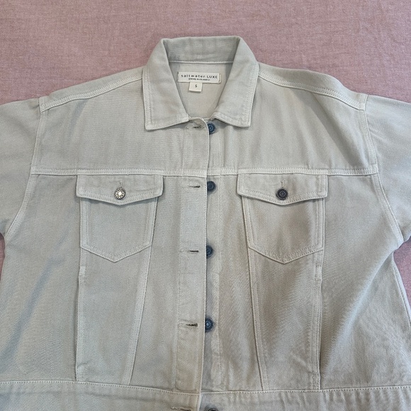 Salt water Luxe - Picture 1 of 11